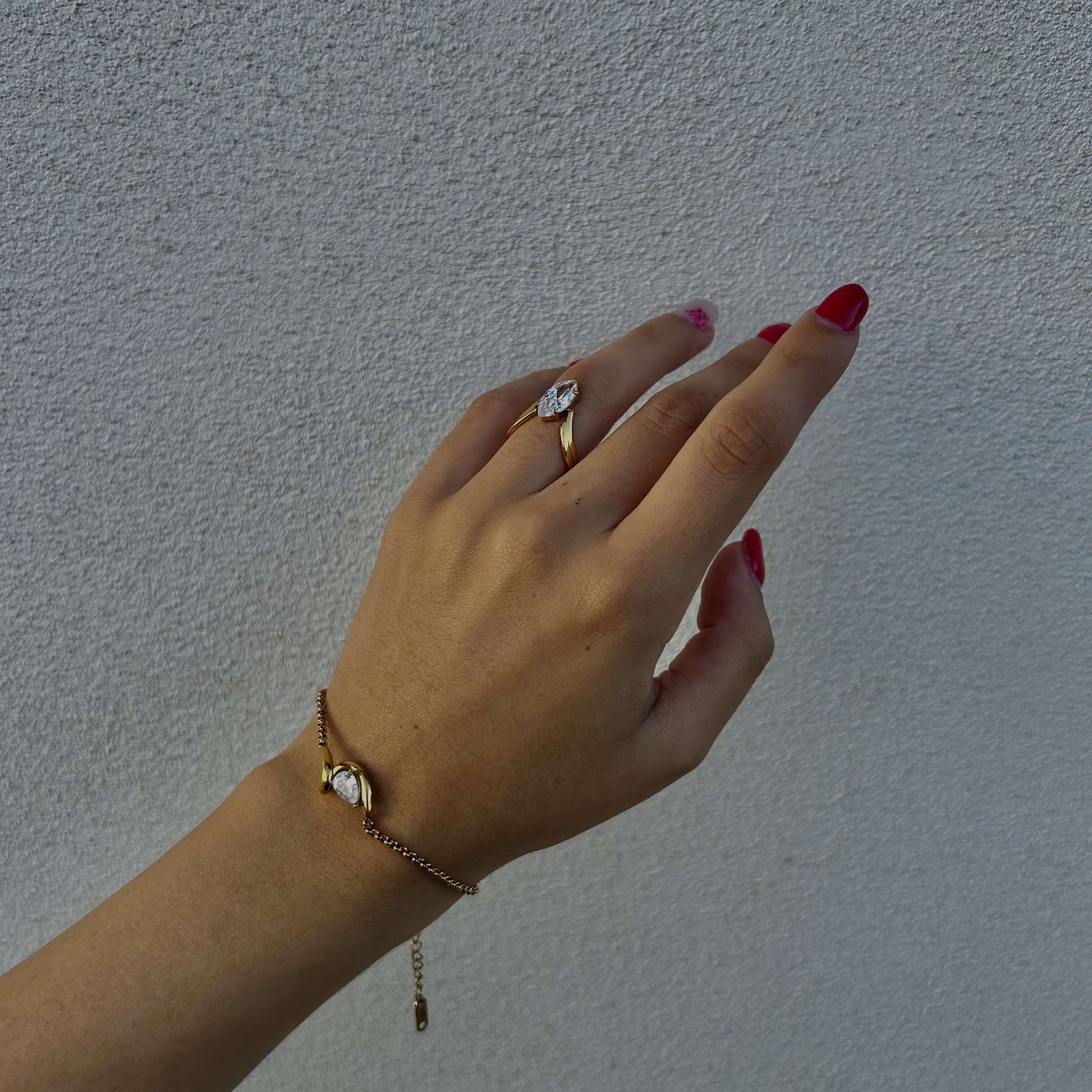 Teardrop Curve Bracelet, waterproof 18k gold-plated stainless steel