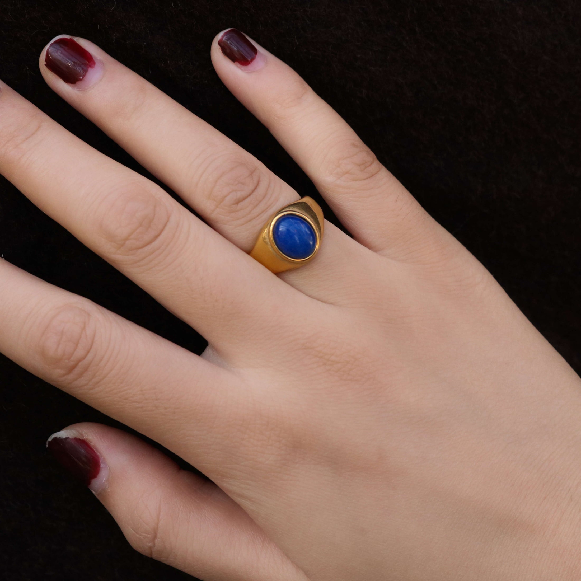 Oval lapis ring