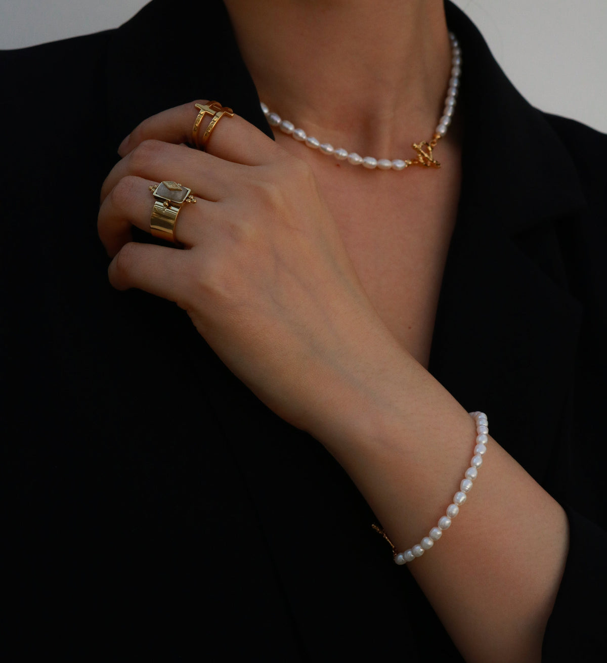 Freshwater pearl choker necklace