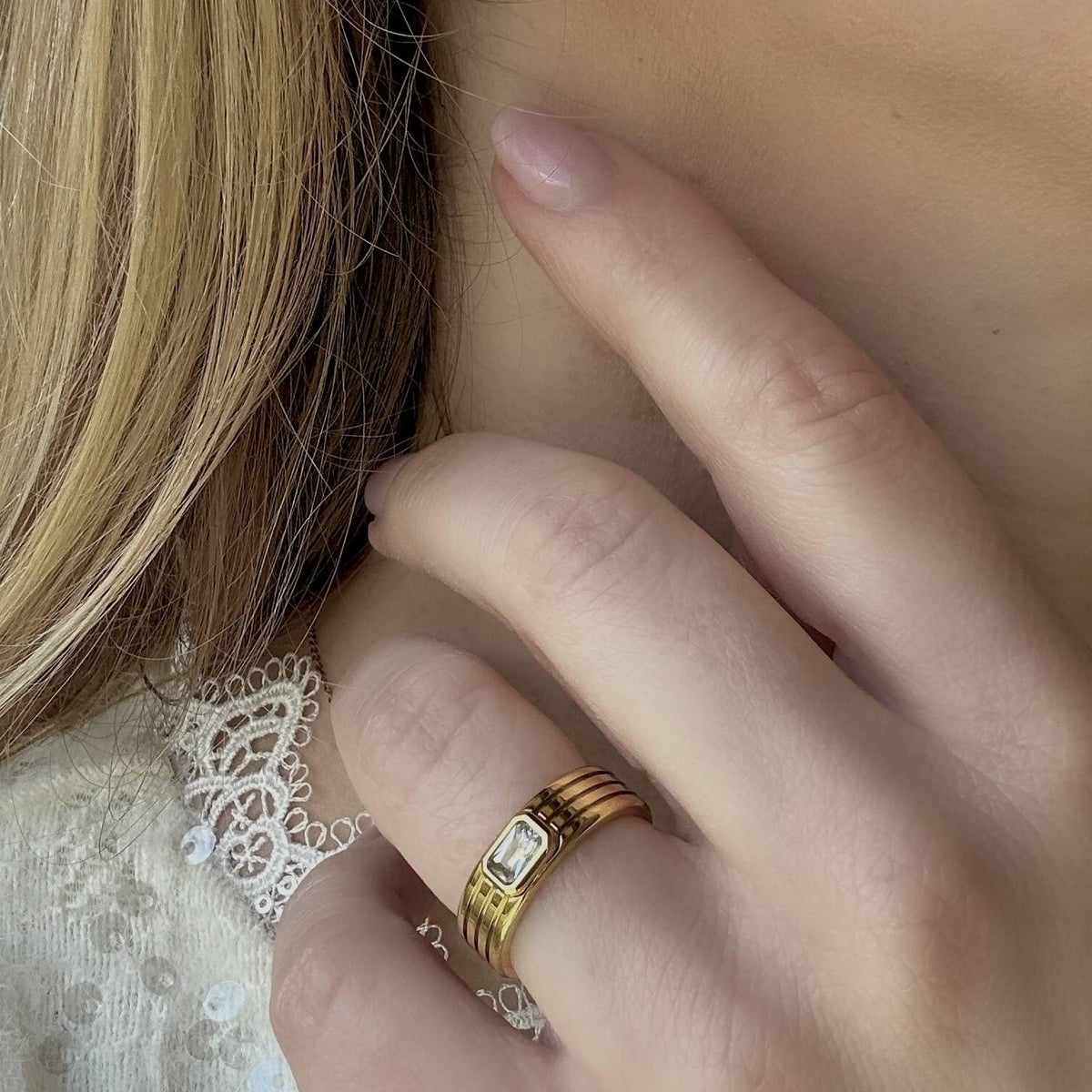 Crystal Ribbed Ring, waterproof 18k gold-plated stainless steel