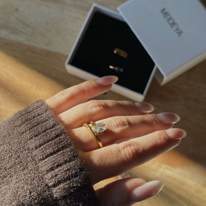 Solitaire Unite Curve Ring, waterproof 18k gold-plated stainless steel