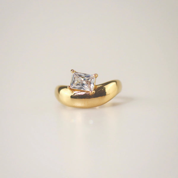 Waterproof Dainty Solitaire Wave Ring - 18k Gold Plated
