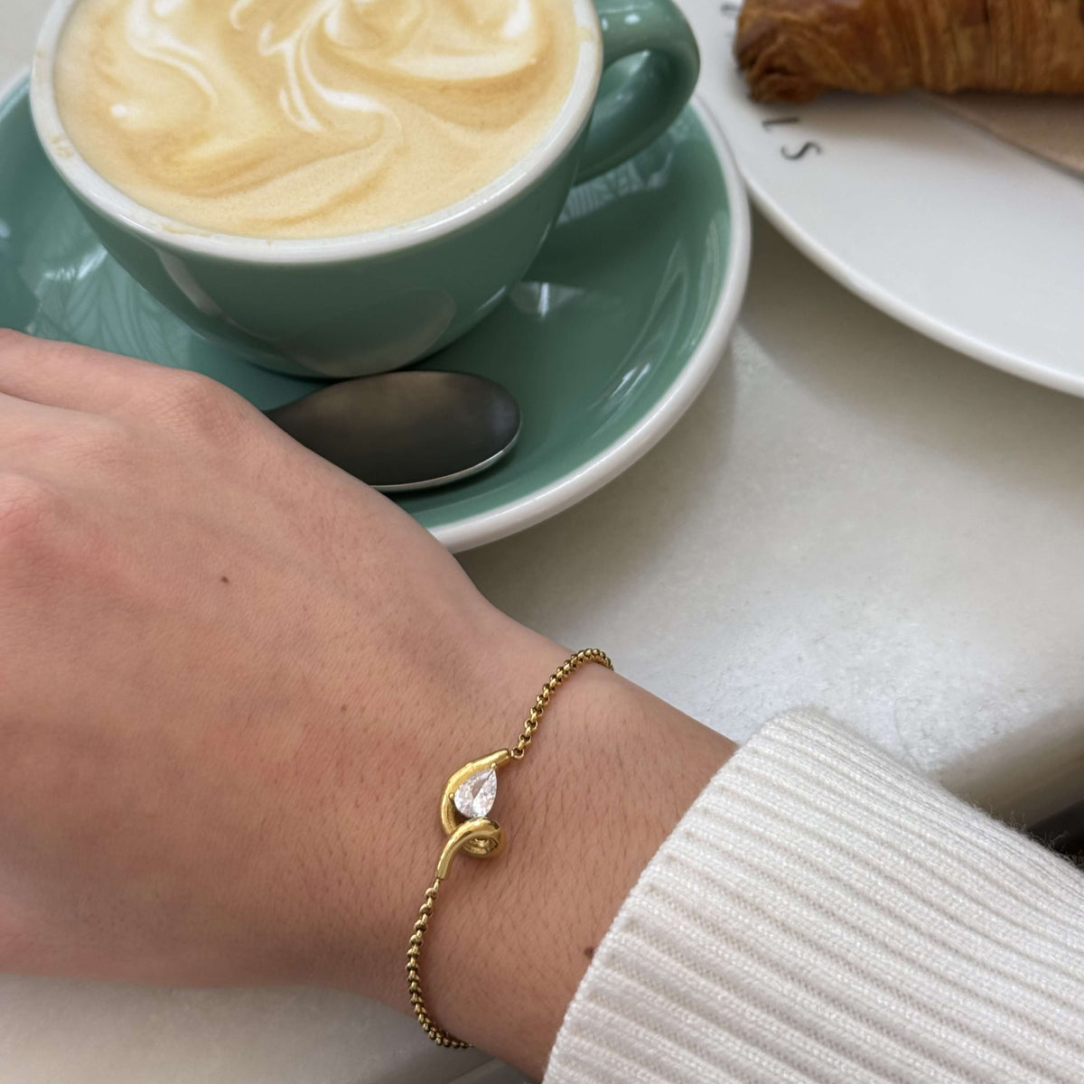 Teardrop Curve Bracelet, waterproof 18k gold-plated stainless steel