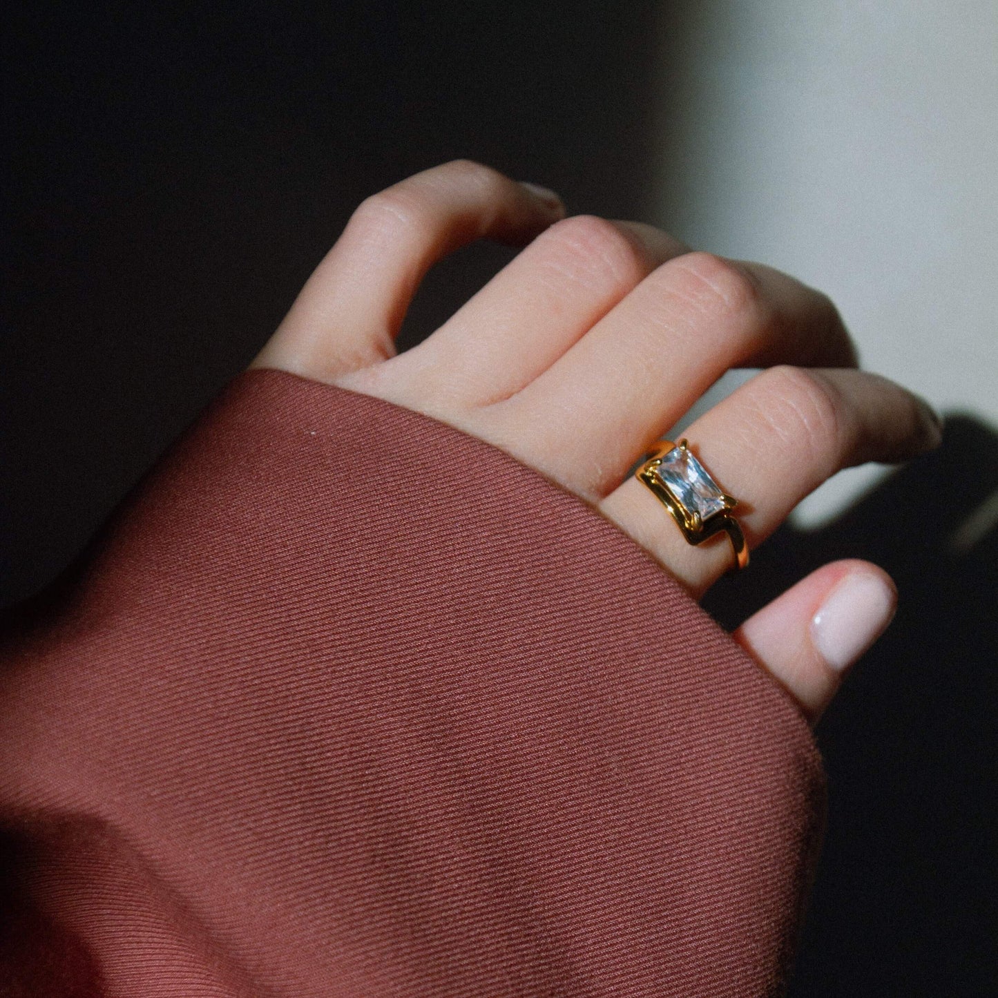 Waterproof Tarnish-Free Half Frame Gem Ring, 18k gold-plated stainless steel