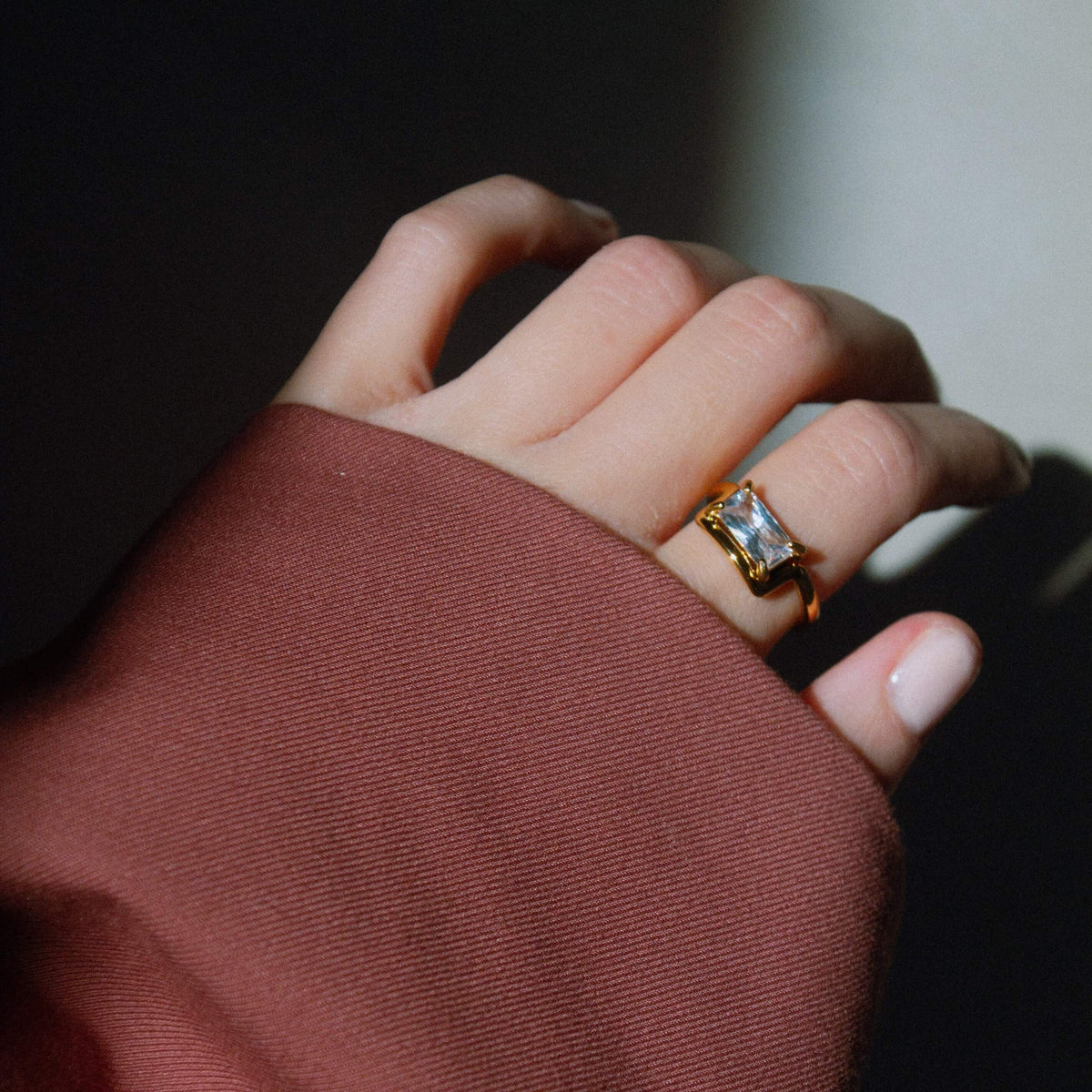 Waterproof Tarnish-Free Half Frame Gem Ring, 18k gold-plated stainless steel