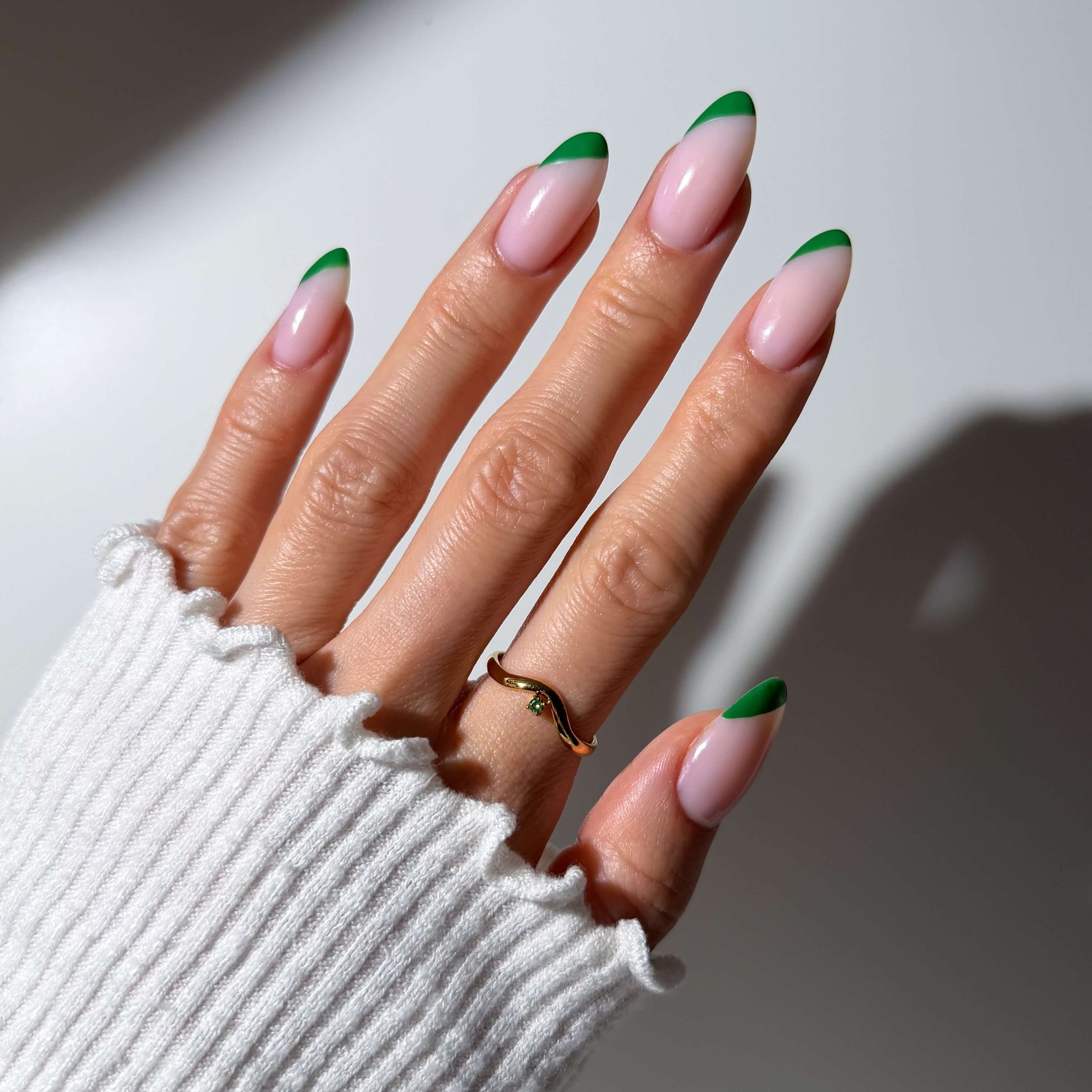 Emerald Dot Wave Ring, waterproof 18k gold-plated stainless steel