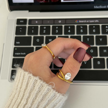 Solitaire Unite Curve Ring, waterproof 18k gold-plated stainless steel