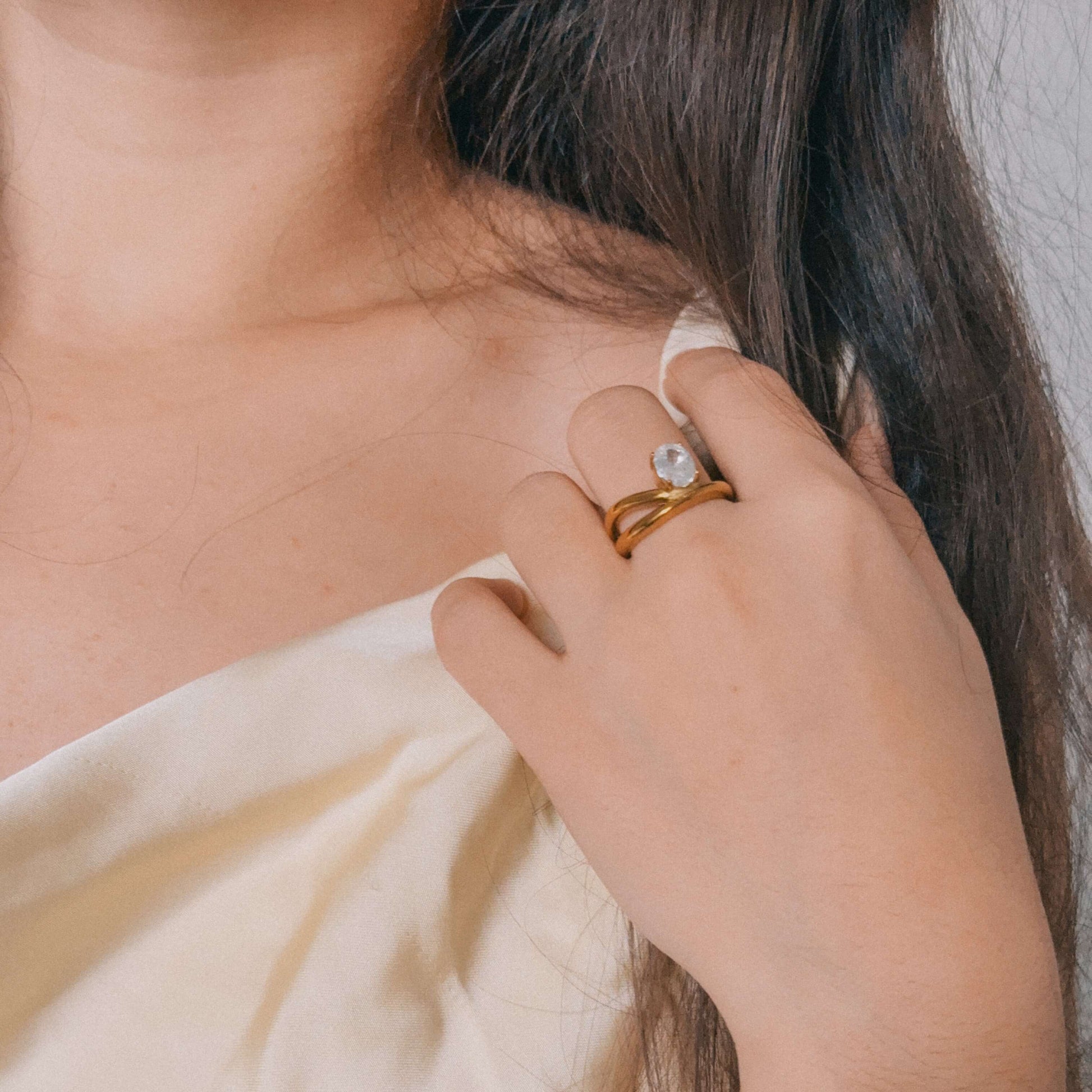 Solitaire Unite Curve Ring, waterproof 18k gold-plated stainless steel