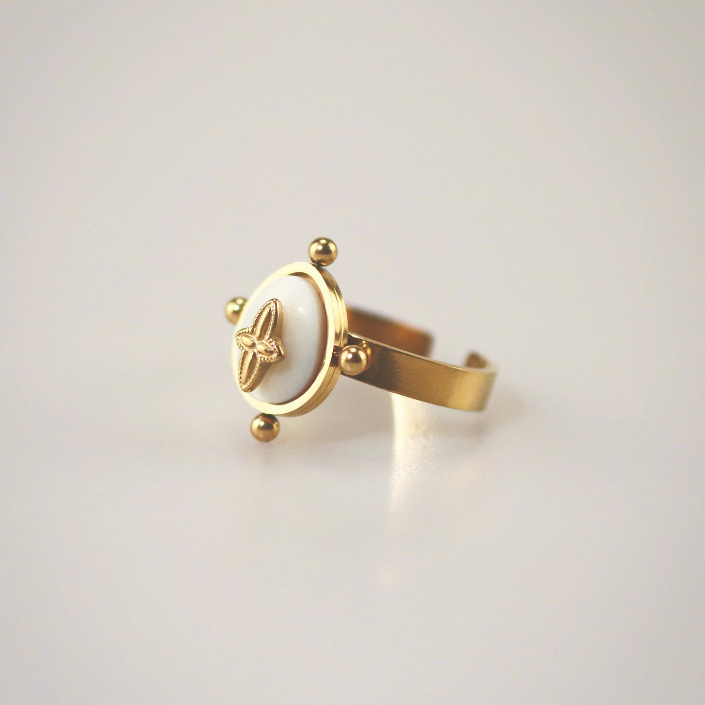 Vintage mother of pearl ring